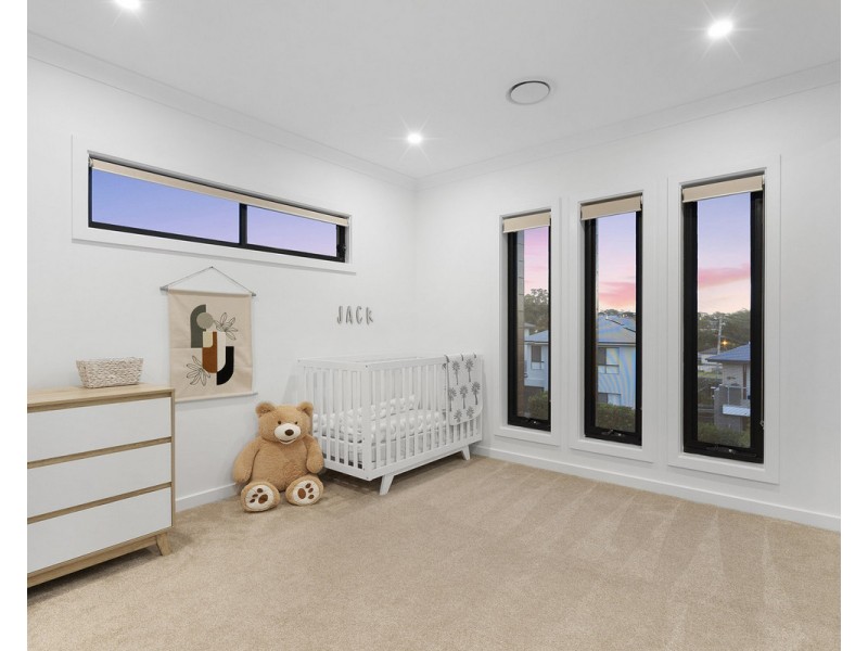 8 Sunshine Place, Eight Mile Plains QLD 4113