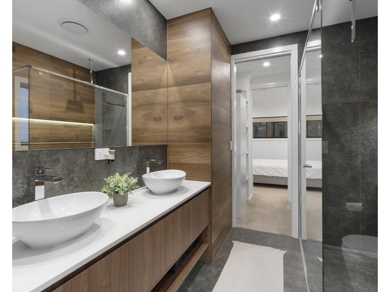 8 Sunshine Place, Eight Mile Plains QLD 4113