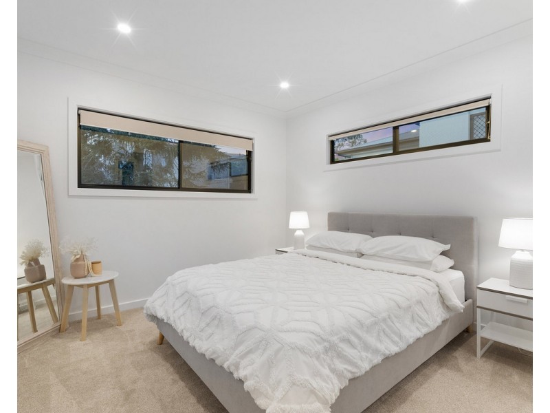 8 Sunshine Place, Eight Mile Plains QLD 4113