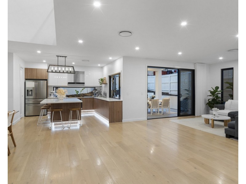 8 Sunshine Place, Eight Mile Plains QLD 4113