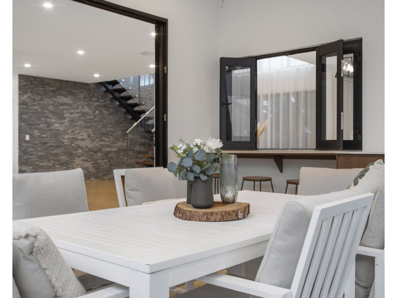 8 Sunshine Place, Eight Mile Plains QLD 4113