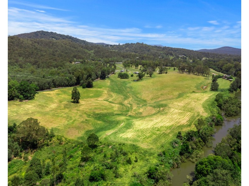 185 Halls Road, Luscombe QLD 4207