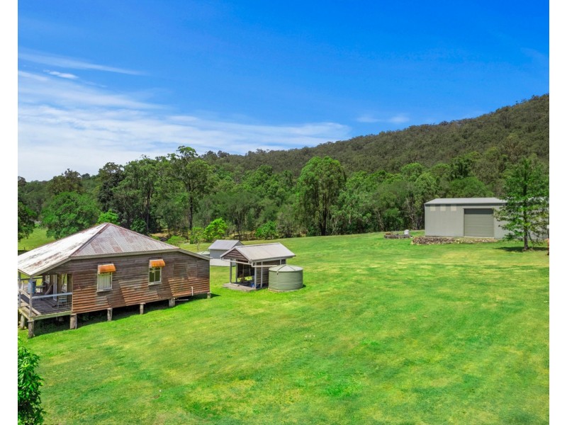 185 Halls Road, Luscombe QLD 4207