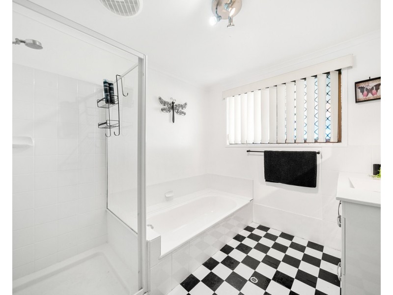 136 Barbaralla Drive, Springwood QLD 4127