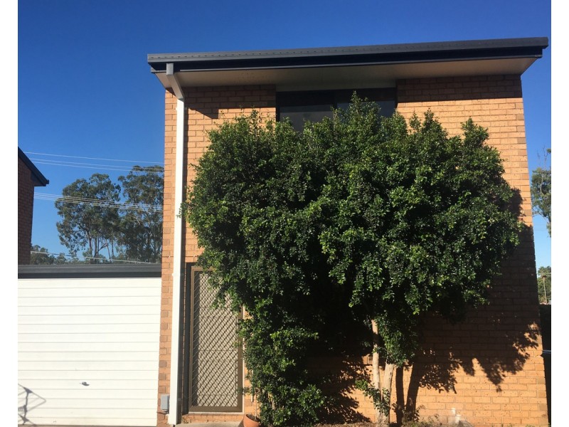 4/2 Cognac Court, Kingston QLD 4114