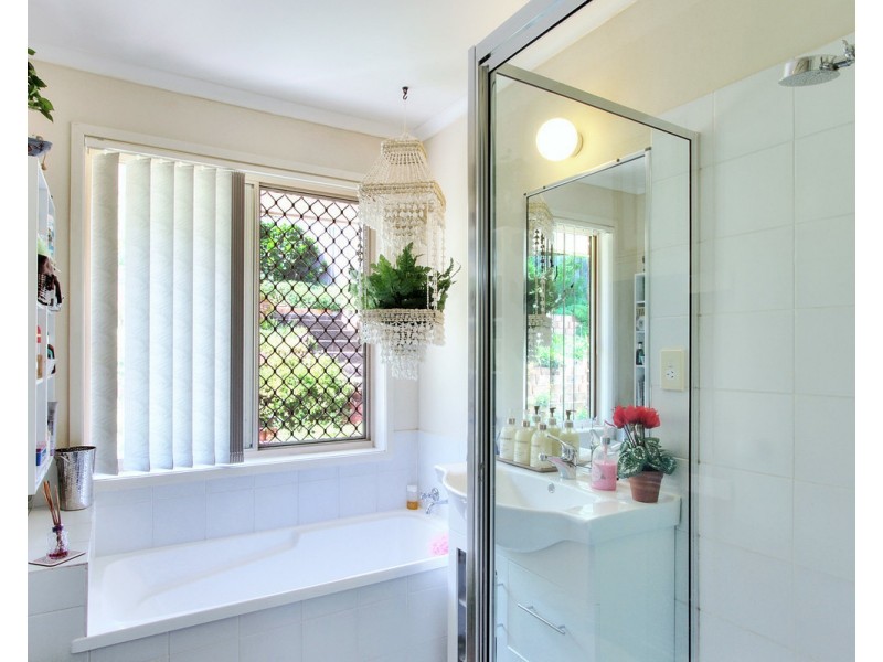 17 Leighton Drive, Edens Landing QLD 4207