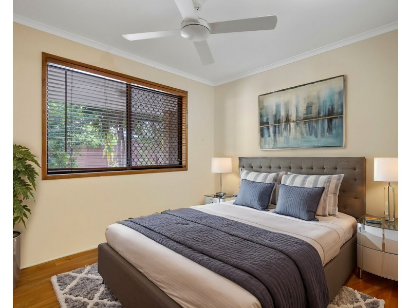 70 Parkroyal Crescent, Regents Park QLD 4118