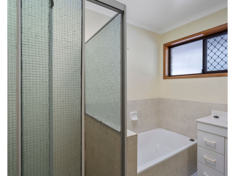 70 Parkroyal Crescent, Regents Park QLD 4118