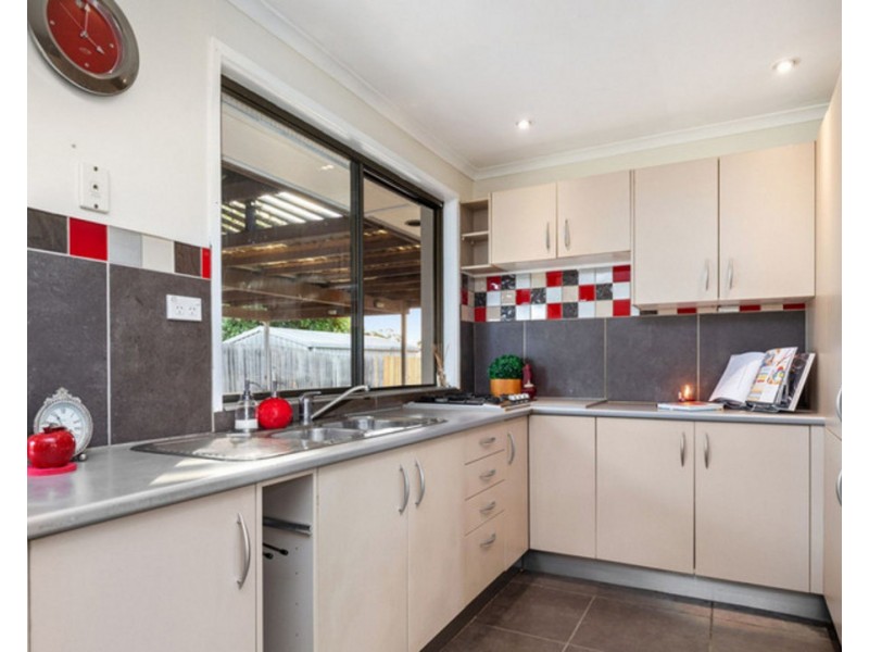 8 Southmore Street, Daisy Hill QLD 4127