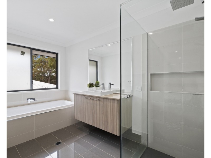 9 Scarlet Place, Mackenzie QLD 4156