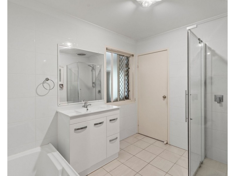 21 Eira Crescent, Edens Landing QLD 4207