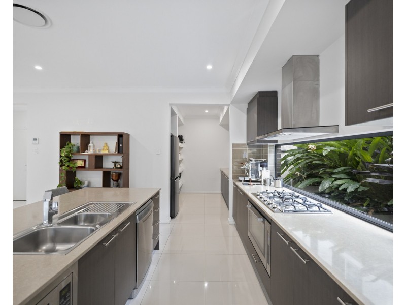 9 Scarlet Place, Mackenzie QLD 4156