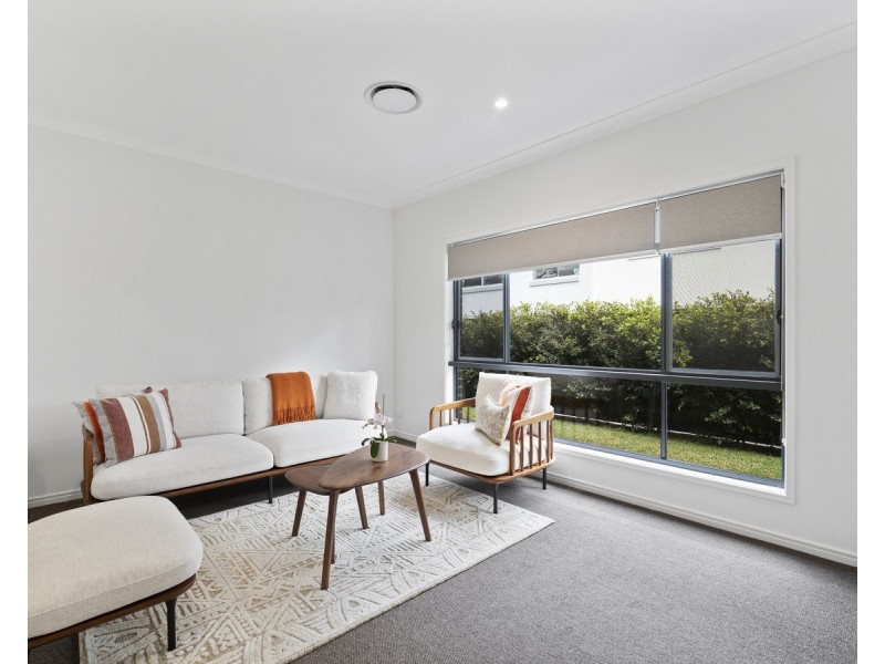 9 Scarlet Place, Mackenzie QLD 4156