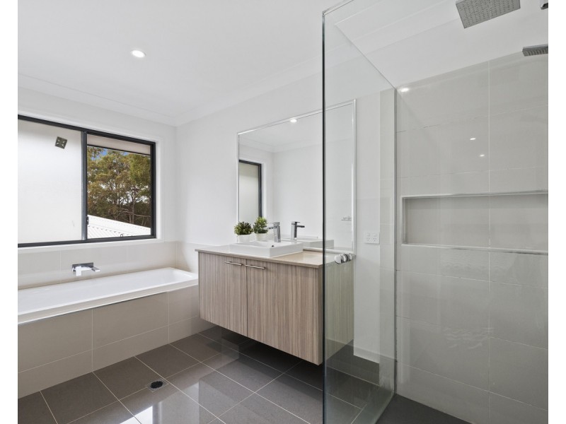 9 Scarlet Place, Mackenzie QLD 4156