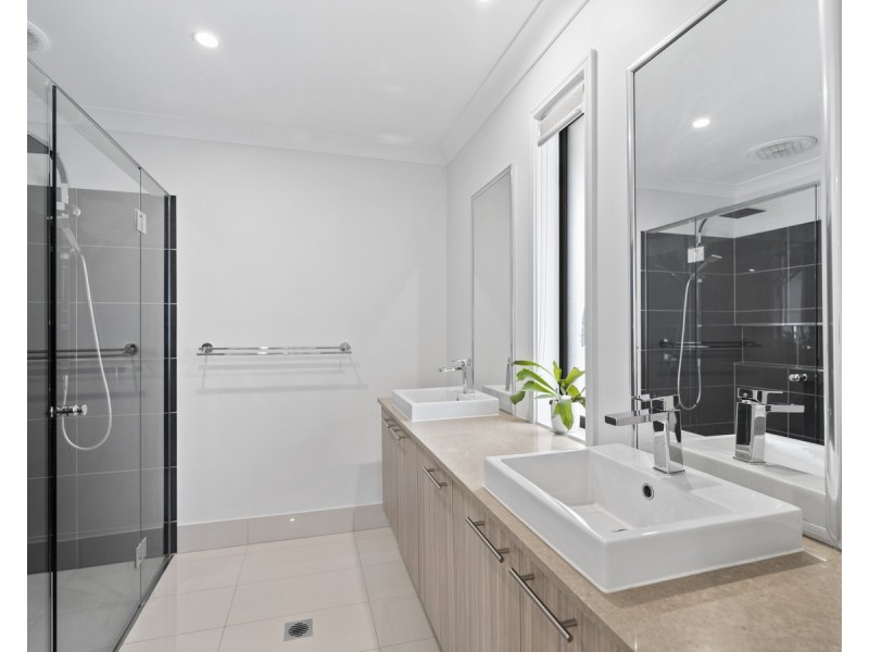 9 Scarlet Place, Mackenzie QLD 4156