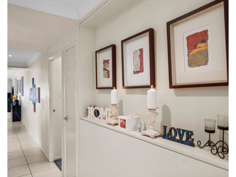 25 Dundee Crescent, Wakerley QLD 4154