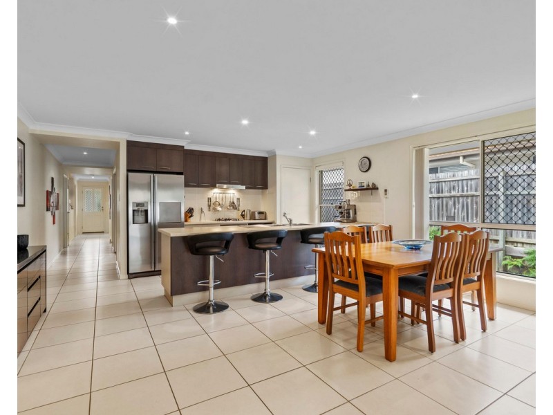 25 Dundee Crescent, Wakerley QLD 4154