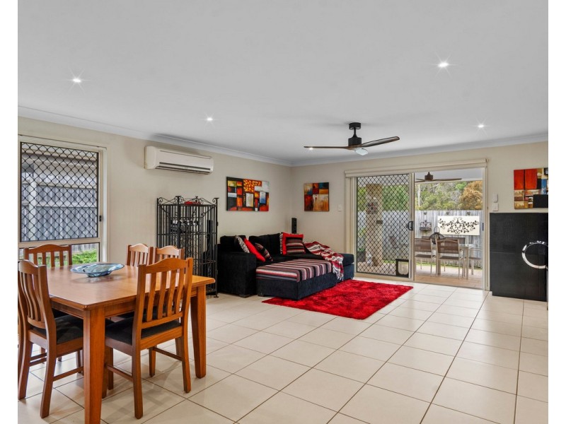 25 Dundee Crescent, Wakerley QLD 4154
