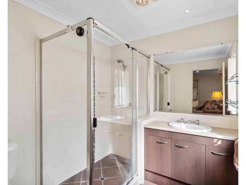 25 Dundee Crescent, Wakerley QLD 4154