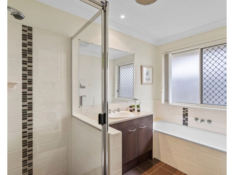 25 Dundee Crescent, Wakerley QLD 4154