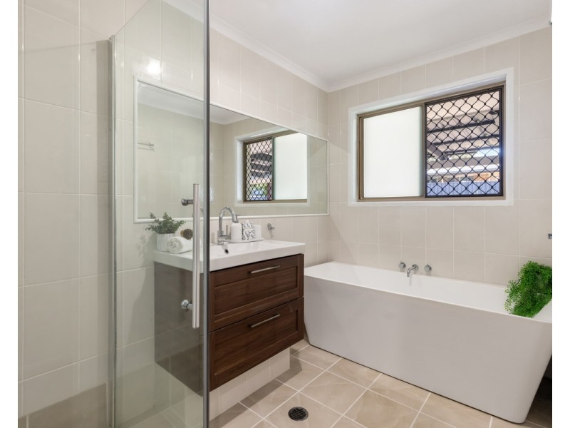25 Drews Road, Tanah Merah QLD 4128