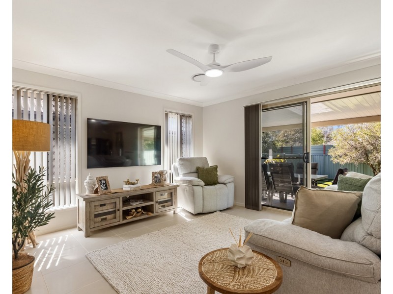 1/7 Willowie Crescent, Eagleby QLD 4207