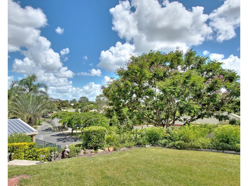17 Leighton Drive, Edens Landing QLD 4207