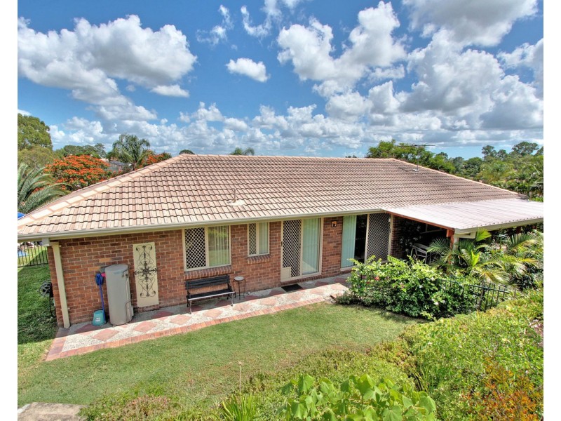 17 Leighton Drive, Edens Landing QLD 4207