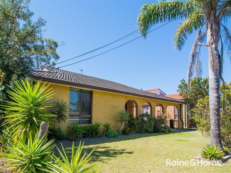 4 Bass Road, Shoalhaven Heads NSW 2535
