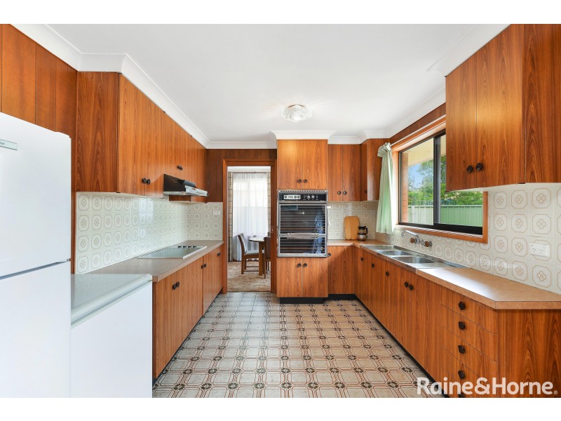 32 Oval Drive, Shoalhaven Heads NSW 2535