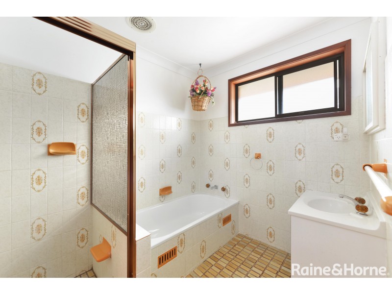 32 Oval Drive, Shoalhaven Heads NSW 2535