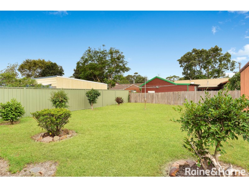 32 Oval Drive, Shoalhaven Heads NSW 2535