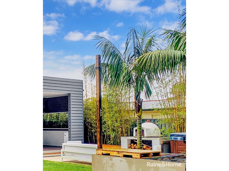 14 Ravenscliffe Road, Shoalhaven Heads NSW 2535