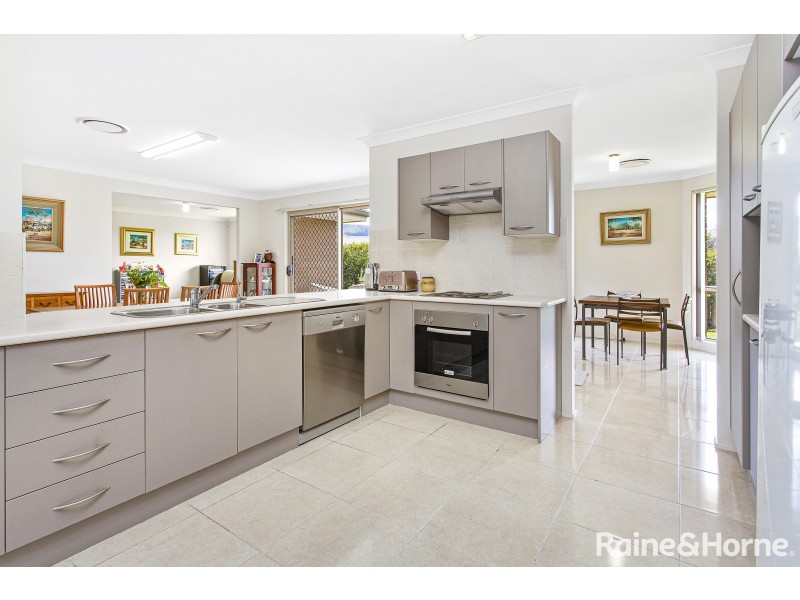 5 Meyer Place, Bomaderry NSW 2541