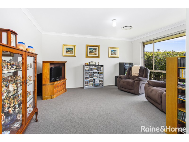 5 Meyer Place, Bomaderry NSW 2541