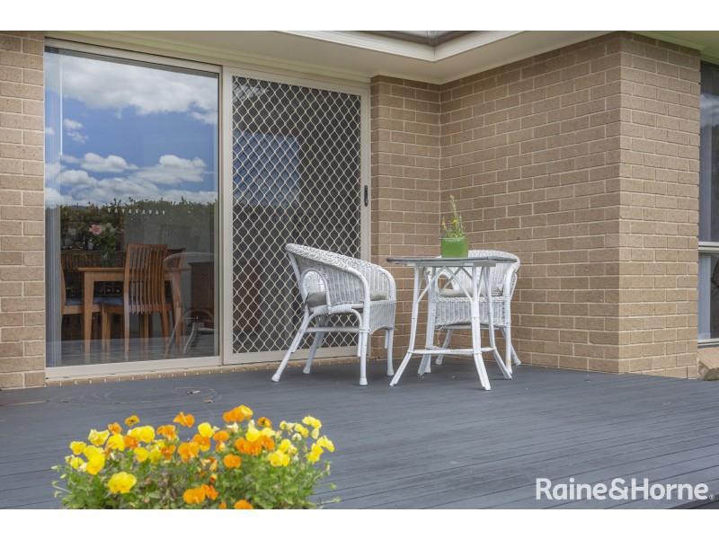 5 Meyer Place, Bomaderry NSW 2541