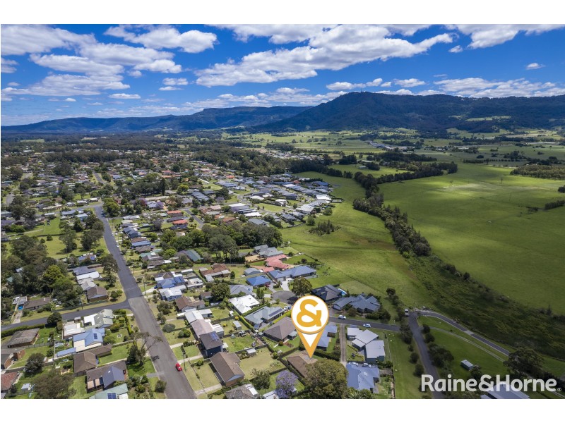 5 Meyer Place, Bomaderry NSW 2541