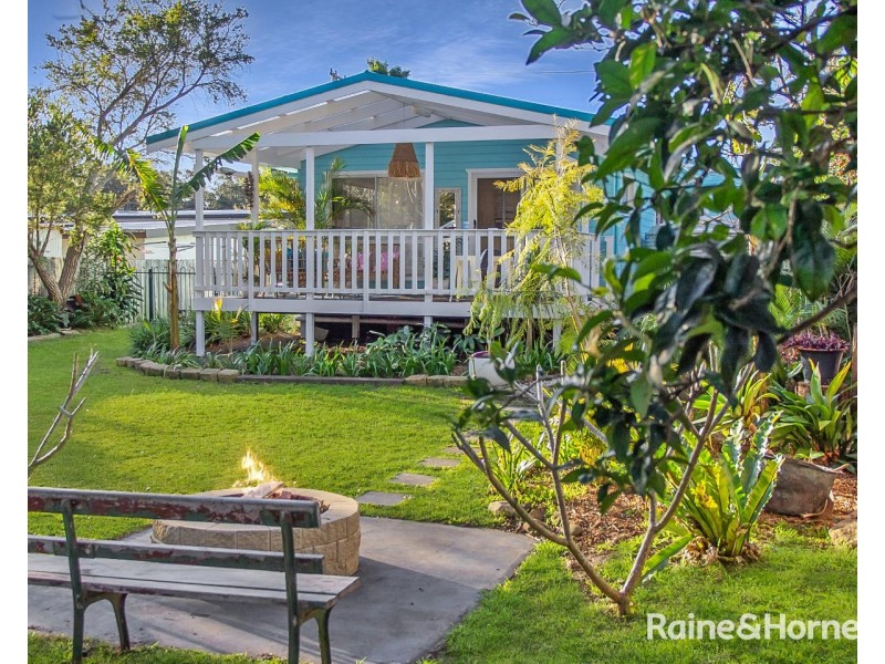 4 Ravenscliffe Road, Shoalhaven Heads NSW 2535
