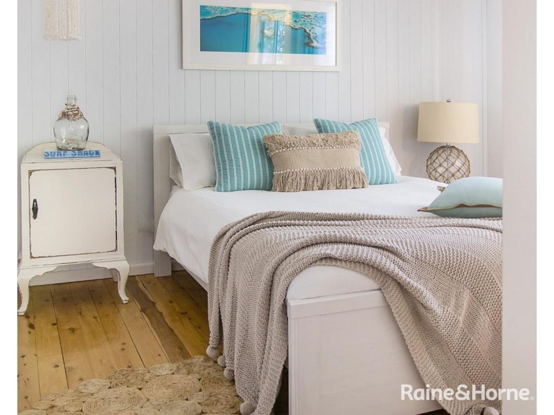 4 Ravenscliffe Road, Shoalhaven Heads NSW 2535