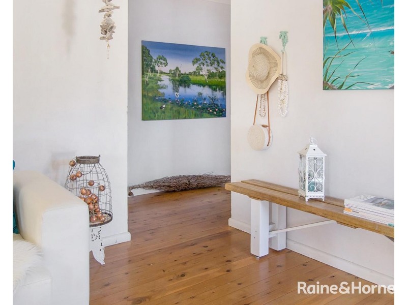 4 Ravenscliffe Road, Shoalhaven Heads NSW 2535