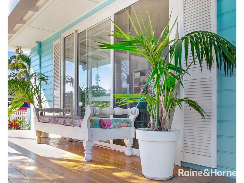 4 Ravenscliffe Road, Shoalhaven Heads NSW 2535