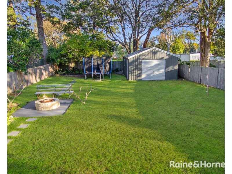 4 Ravenscliffe Road, Shoalhaven Heads NSW 2535
