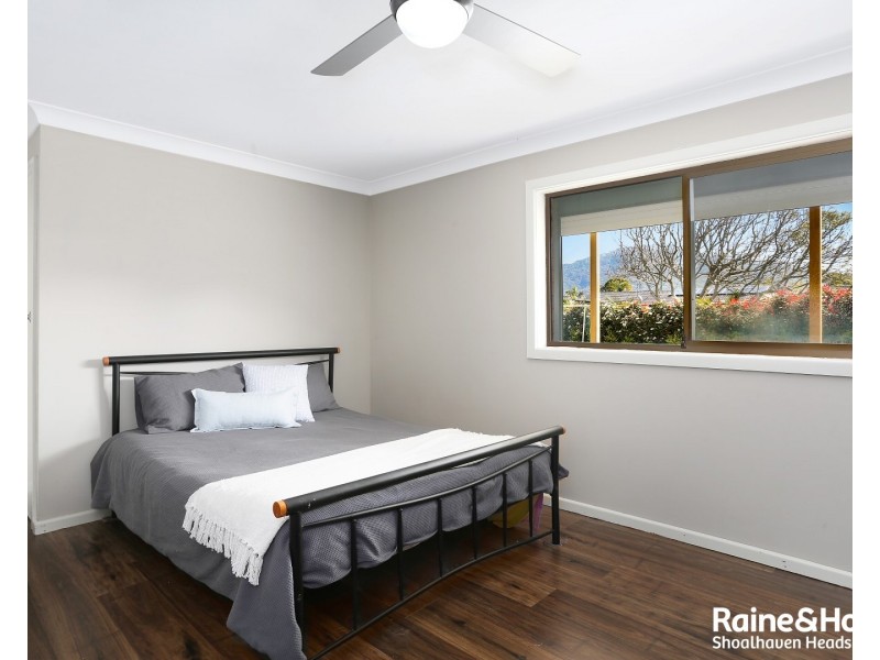 13 Oval Drive, Shoalhaven Heads NSW 2535