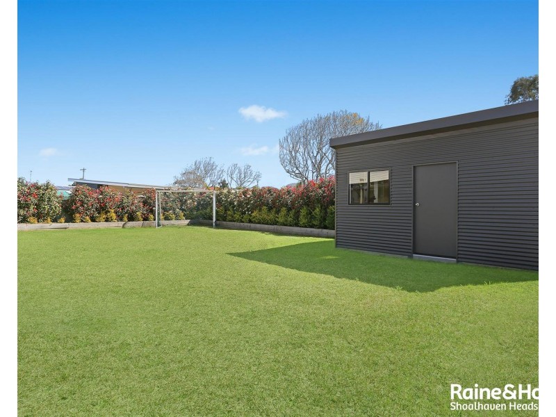 13 Oval Drive, Shoalhaven Heads NSW 2535