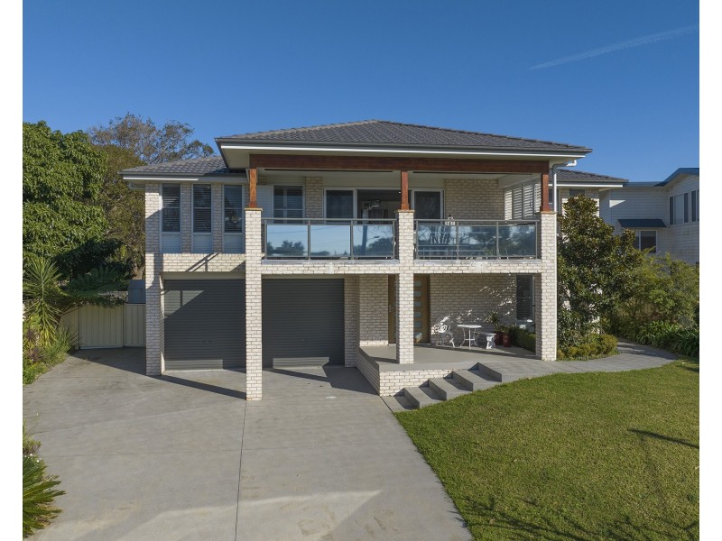 35 Bolt Street, Shoalhaven Heads NSW 2535
