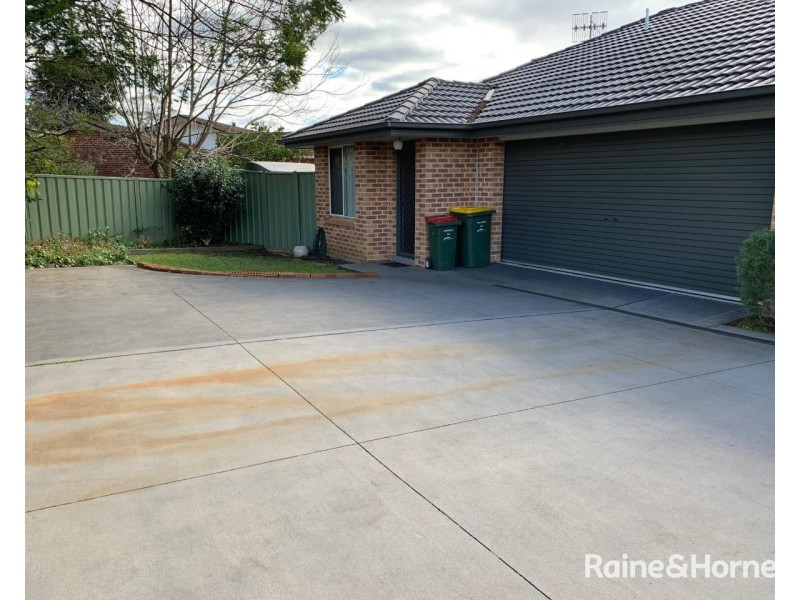 4/6 Waroo Place, Bomaderry NSW 2541