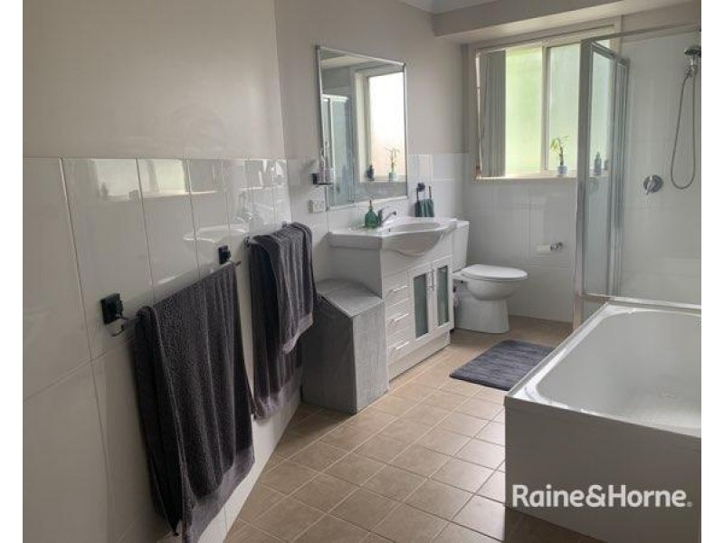 4/6 Waroo Place, Bomaderry NSW 2541