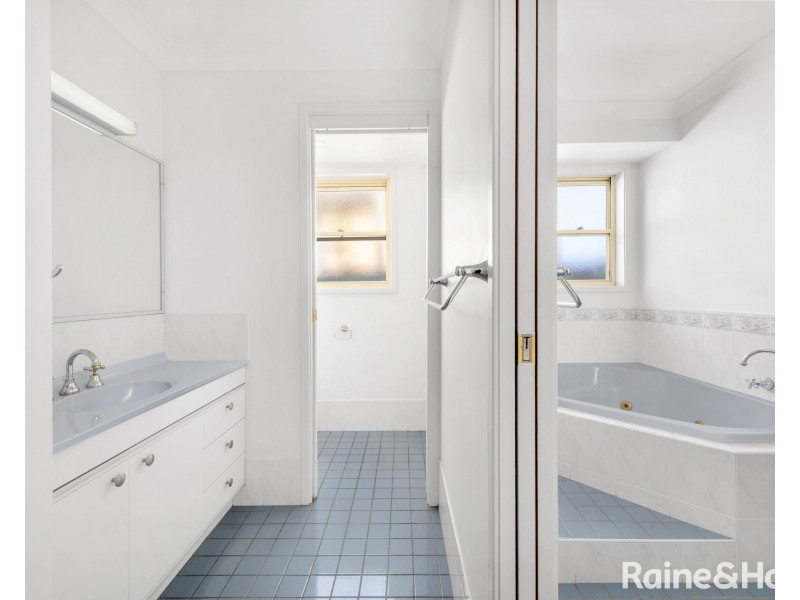 4 Turley Avenue, Bomaderry NSW 2541