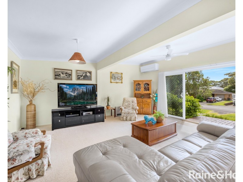 13 Bolt Street, Shoalhaven Heads NSW 2535