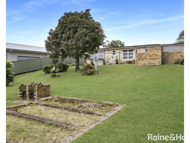 13 Bolt Street, Shoalhaven Heads NSW 2535